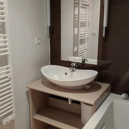 T3 Avec Terrasse Et Piscine Chauffée à - 6 Pers, 50m² - Fr-1-165b-31 *