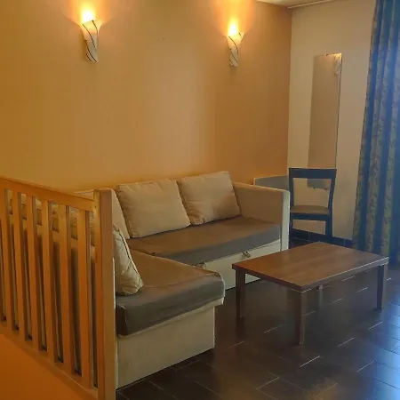 T3 Avec Terrasse Et Piscine Chauffée à - 6 Pers, 50m² - Fr-1-165b-31 Appartamento