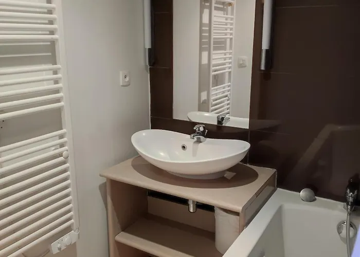 T3 Avec Terrasse Et Piscine Chauffée à - 6 Pers, 50m² - Fr-1-165b-31 *